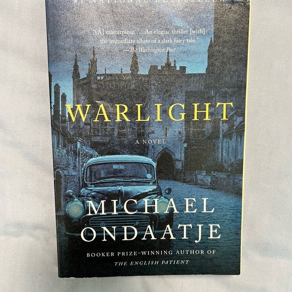 8- Historical fiction and award winner books. 8 book bundle. - Picture 7 of 16